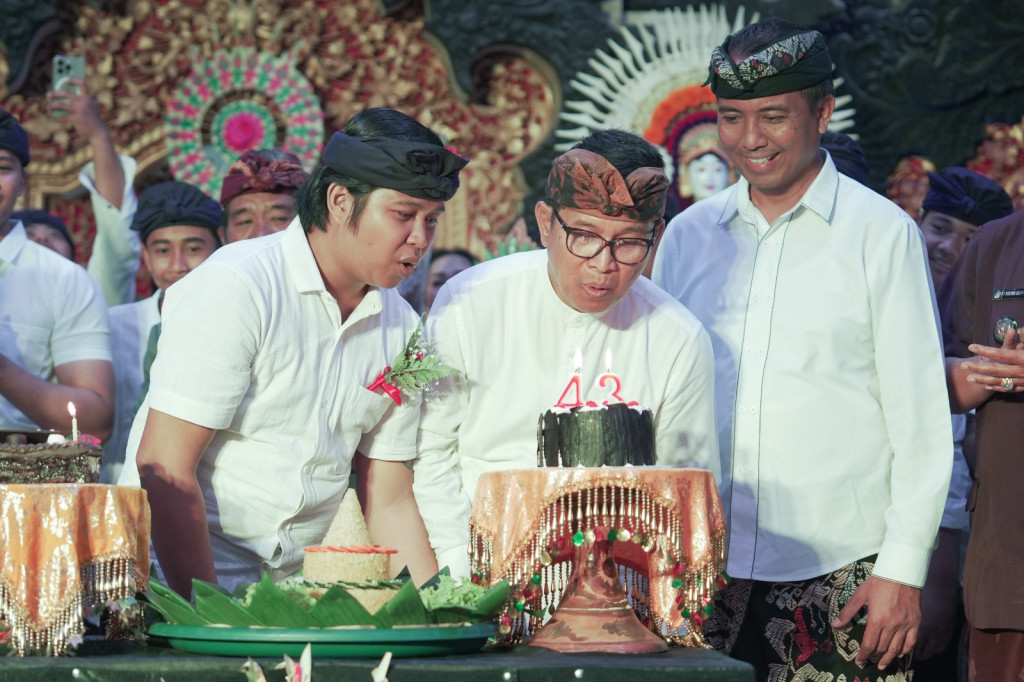 Sekda Adi Arnawa Hadiri HUT ST. Widya Dharma
